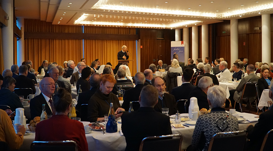 Zum „6. Bonner Gebetsfrühstück“ fanden sich 110 Besucher in der Stadthalle Bad Godesberg ein. Foto: Martin Warnecke