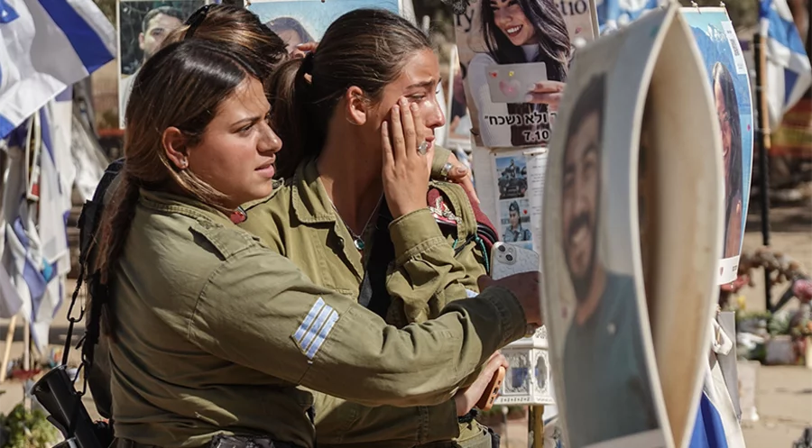 Gedenken an die Opfer des Hamas-Angriffs: „Ich weiß, dass mich an diesem Tag jemand beschützt hat.“ Foto: picture alliance/ZUMAPRESS/NIR Alon