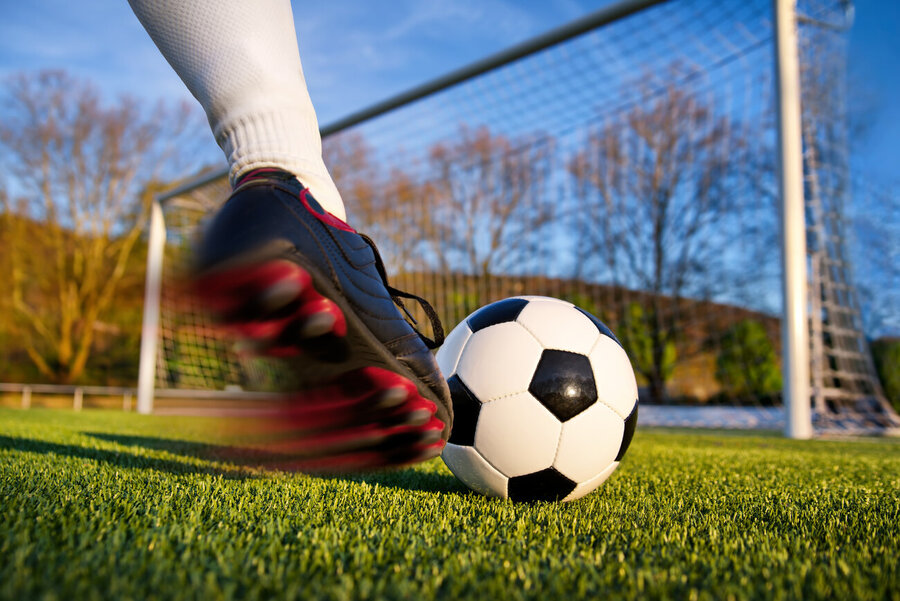 Die Kinder in der Fußballschule der Mennonitengemeinde trainierten Taktik und Ausdauer.