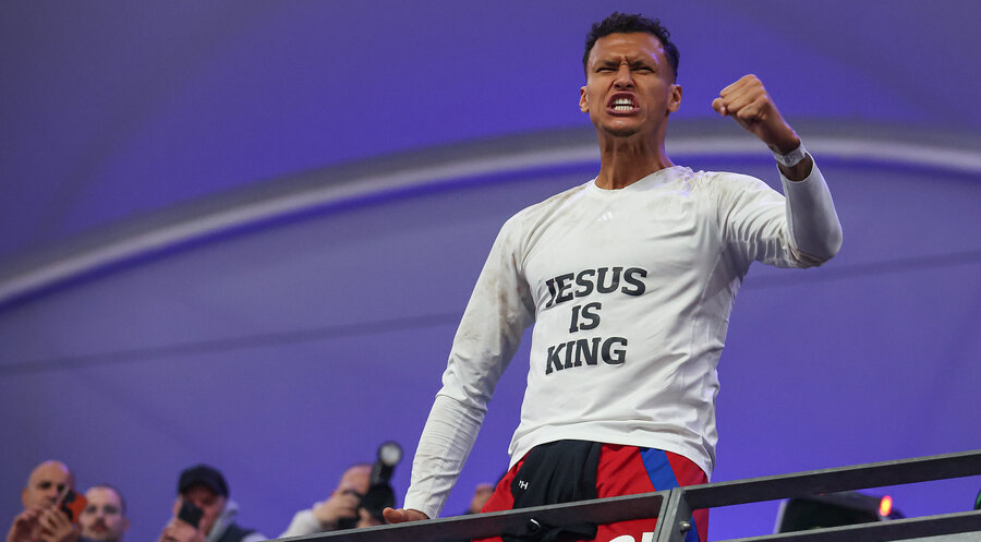 Davie Selke, Spieler beim Hamburger SV, bekennt sich offen zum christlichen Glauben. Foto: picture alliance / osnapix / Marcus Hirnschal | Marcus Hirnschal