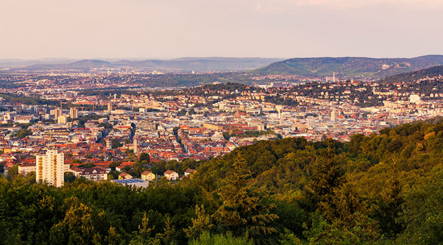 Der Ausblick in den Kessel von Stuttgart. Foto: picture alliance / Westend61 | Werner Dieterich