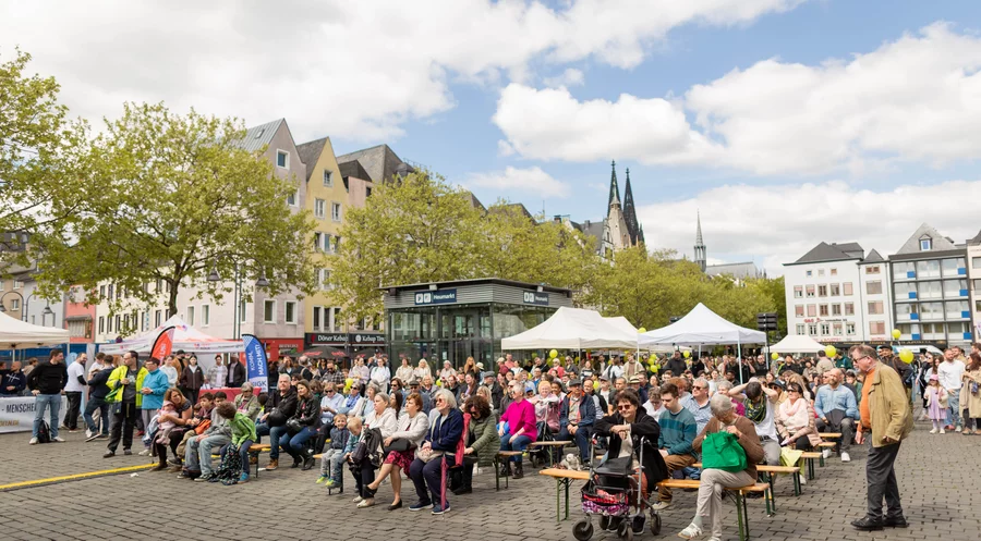Die Besucher der Osterkundgebung. Foto: Evangelische Freikirche Köln-Ostheim 