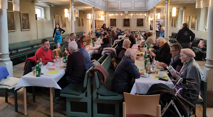 Großer Andrang bei der ersten Vesperkirche in Osterode am Harz. Foto: Daniel Scholaster