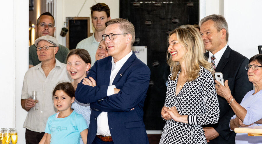 Der Oberbürgermeister Thomas Spies und die Bürgermeisterin Nadine Bernshausen beim Jubiläumsfest. Foto: Christus-Treff Marburg