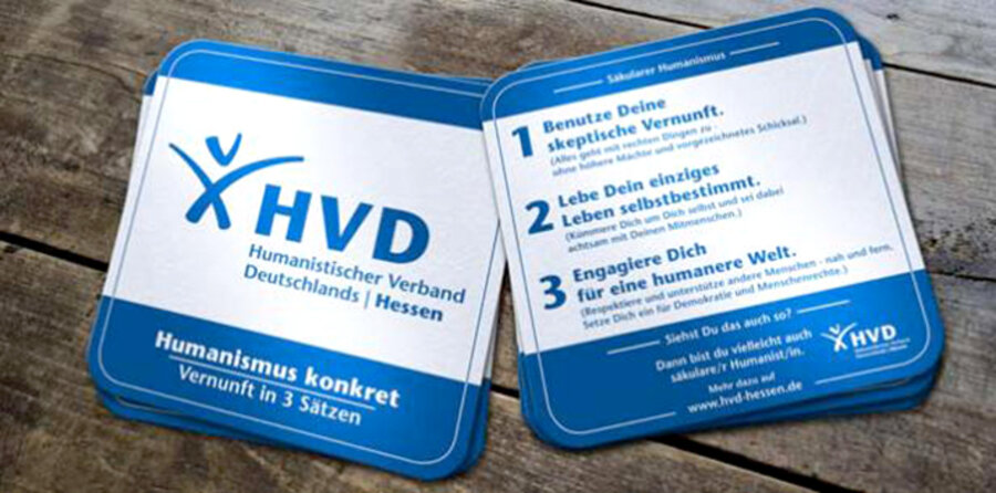 Der Humanistische Verband in Hessen wirbt jetzt auf Bierdeckeln mit drei zentralen humanistischen Aussagen. Foto: Pete Stary