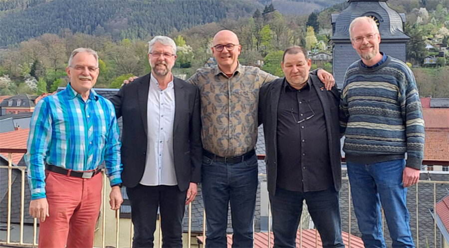 v. l.: Der scheidende RGAV-Vorstand Traugott Kögler, Dietmar Kamlah (Vorsitzender), Johannes Ott (Geschäftsführer), Thomas Fischer, Christoph Reumann (Redaktionsleiter), es fehlt Matthias Genz (stellvertretender Vorsitzender). Foto: RGAV