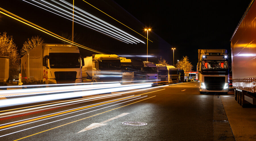 Ein Autobahnrastplatz in Deutschland. Foto: iStock/Ollo
