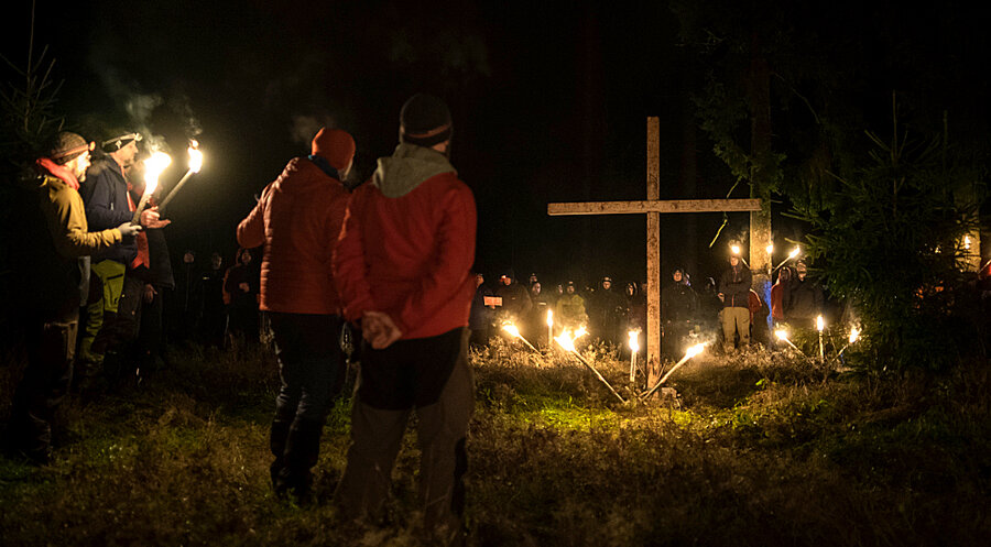 Bei einem Charakterwochenende dürfen die Teilnehmer weder ihre Uhr noch ihr Handy bei sich tragen. Foto: 4M-Deutschland e. V.
