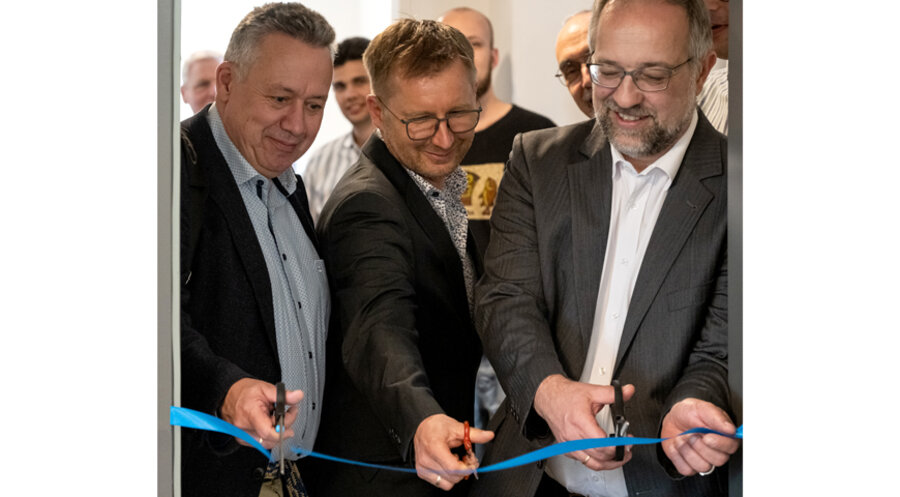 v. l.: Der Rektor des MBS, Frank Hinkelmann, der Leiter der Leiter des MBS Sachsen, Dierk Müller, und der Dekan des MBS, Titus Vogt, bei der Eröffnung der Räumlichkeiten des MBS Sachsen in Dresden. Foto: Martin Bucer Seminar / Michael Immendörfer