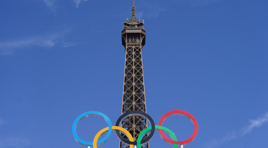 Blick auf die olympischen Ringe mit dem Eiffelturm. Foto: picture alliance/dpa | Marcus Brandt