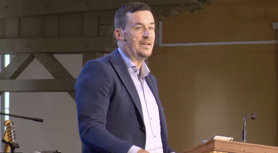Der Direktor des Nachhaltigkeitszentrums der Weltweiten Evangelischen Allianz und Unternehmer Matthias Böhning. Screenshot: Youtube/Allianzkonferenz Bad Blankenburg