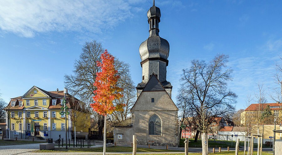 Die Martinskirche hat Anschluss an die belebte Fußgängerzone Apoldas. Foto. Thomas Müller