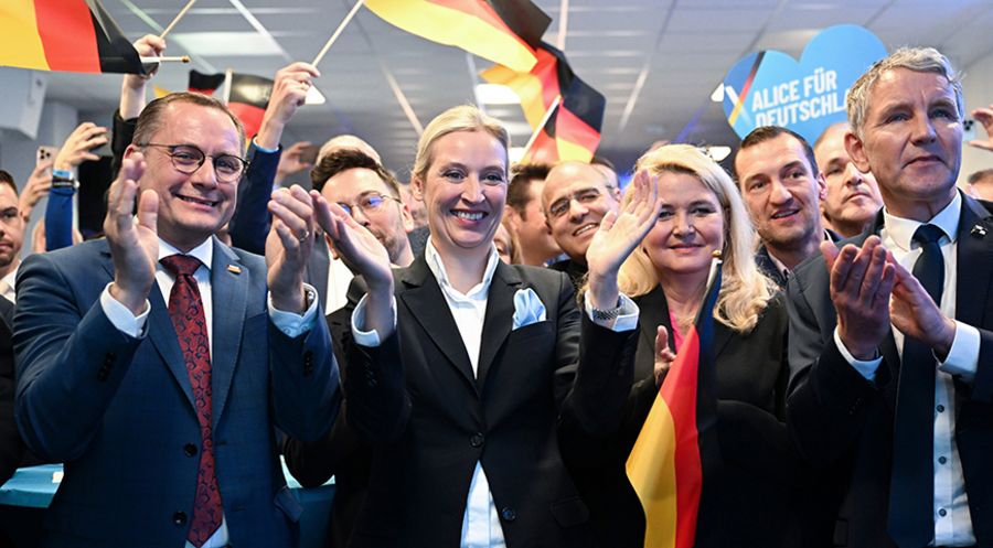 Wahlparty in der AfD-Bundesgeschäftsstelle am Tag der Bundestagswahl am 23. Februar 2025 (v.l.): Die Bundesvorsitzenden Tino Chrupalla und Alice Weidel, Kristin Brinker, Björn Höcke. Foto: picture alliance/Sören Stache