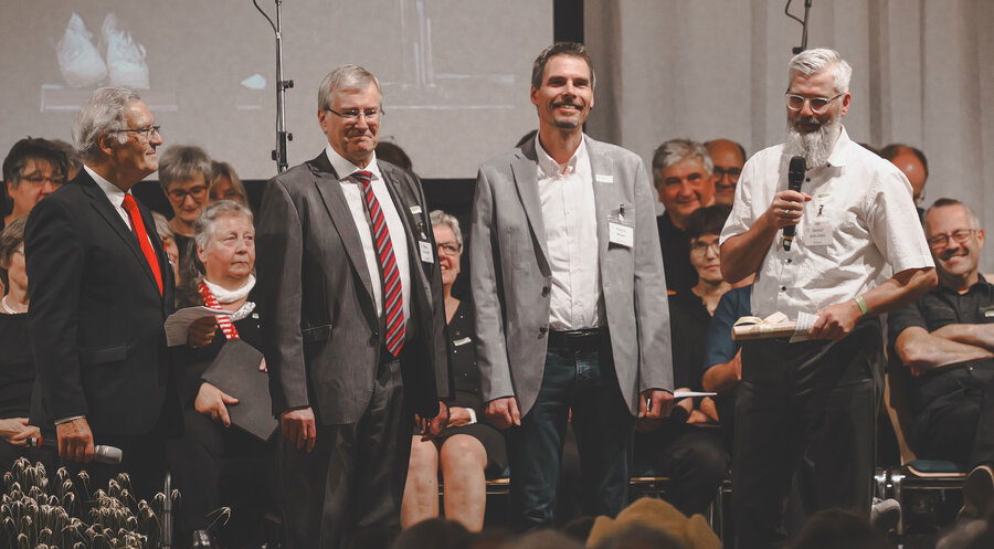 Die Staffelübergabe (v.l.n.r.): Jürgen Schmidt, Klaus Schmidt, Marco Maier und Detlef Schröder. Foto: egfd.de