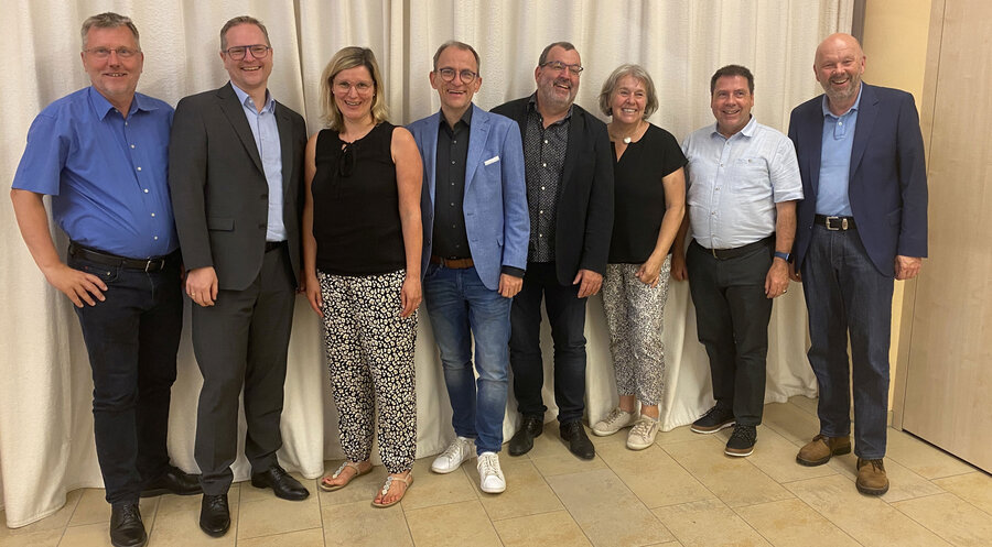 v.l.n.r.: Dieter Schenk, Pfarrer Friedemann Kuttler, Pia Marquardt, Pfarrer Steffen Kern, Pfarrer Matthias Hanßmann, Andrea Bleher, Dieter Abrell und Prof. Volker Gäckle. Foto: ChristusBewegung Lebendige Gemeinde