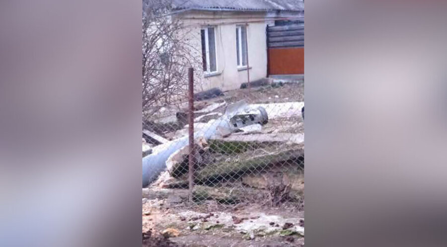 Eine russische Rakete ist im Innenhof der adventistischen Kirche im südukrainischen Mykolajiw eingeschlagen. Foto: ADRA Ukraine