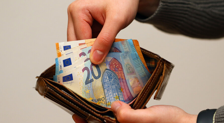 In Deutschland fiel das Spenden-Minus deutlicher aus als weltweit gesehen. Symbolfoto: picture alliance/Pressefoto/Micha Korb