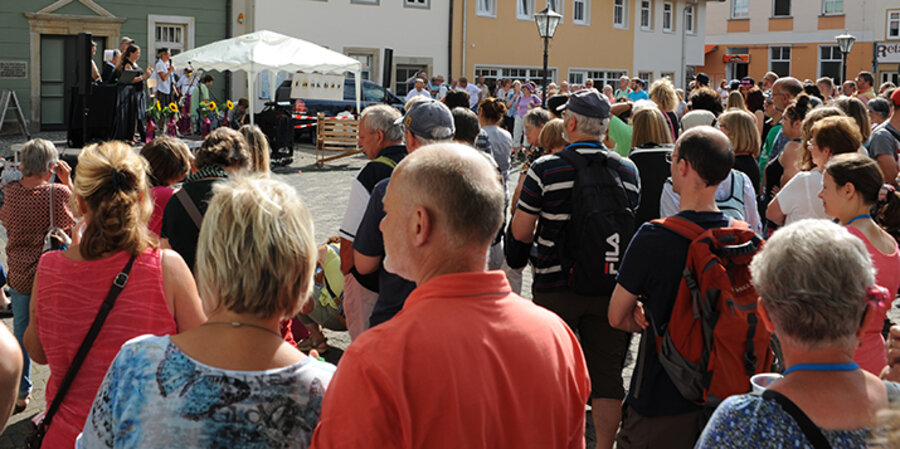 Auf dem Marktplatz im thüringischen Bad Blankenburg fand im Rahmen der Allianzkonferenz ein „Dankesfest“ statt. Foto: Evangelische Allianz