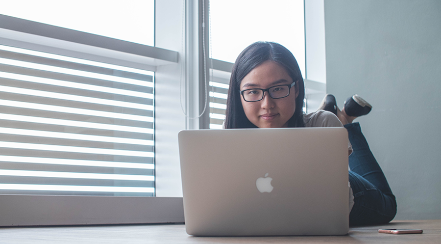 Angemeldete Teilnehmer erhalten das Kursmaterial zum Selbststudium mit Links zu Audios und Videos per E-Mail zugesandt. Symbolfoto: unsplash.com