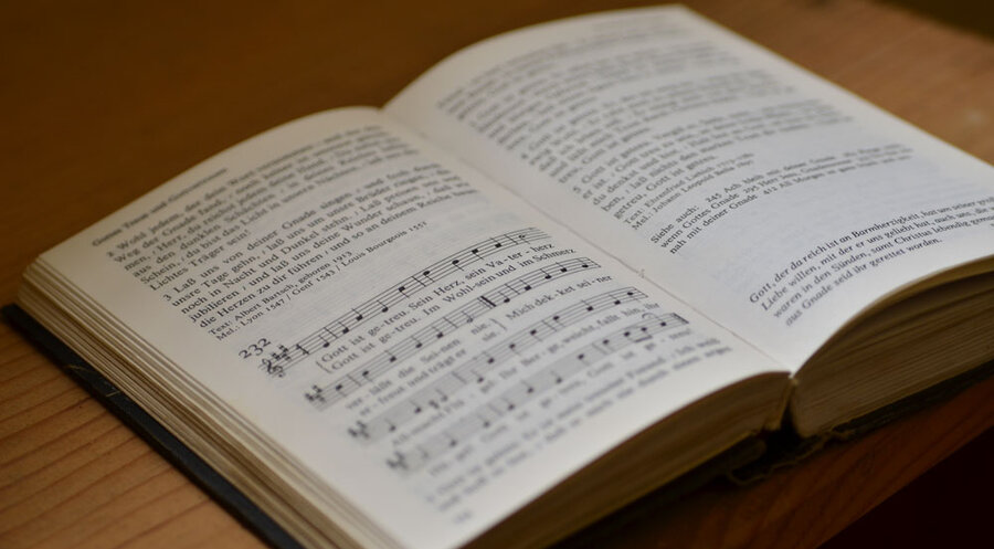Das kirchliche Gesangbuch soll neu erscheinen. Foto: iStock/photon64