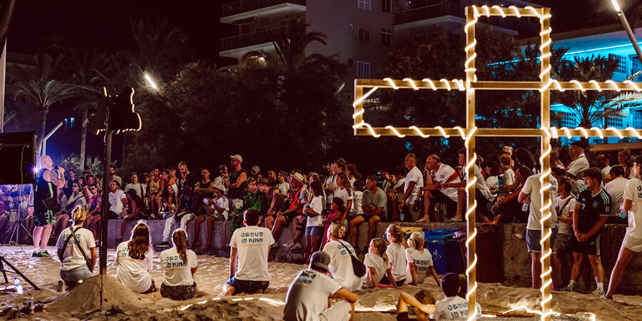 Die Gottesdienste am Strand wurden gut besucht. 
