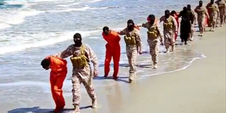 Droht den 86 entführten Christen in Libyen nun ein ähnliches Schicksal wie den 28 Christen (Bild), die Mitte April von IS getötet wurden? Foto: picture-alliance/AP Photo
