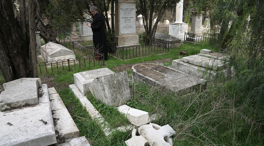 Geschändeter protestantischer Friedhof in Jerusalem: Zwei Teenager müssen sich vor Gericht verantworten. Foto: Picture Alliance/ASSOCIATED PRESS/Mahmoud Illean