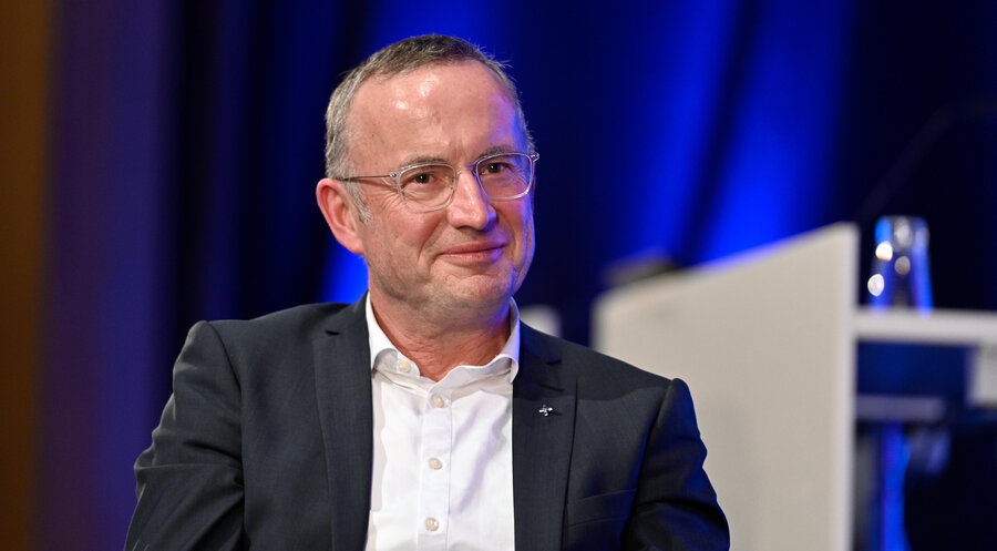 Der Catholica-Beauftragte der Vereinigten Evangelisch-Lutherischen Kirche Deutschlands, Landesbischof Christian Kopp bei der EKD-Synode. Foto: picture alliance/epd-bild | Heike Lyding
