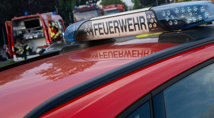 Die Feuerwehr wurde alarmiert, weil ein unbekannter Stoff ausgetreten war. Symbolfoto: picture alliance/dpa/Pia Bayer