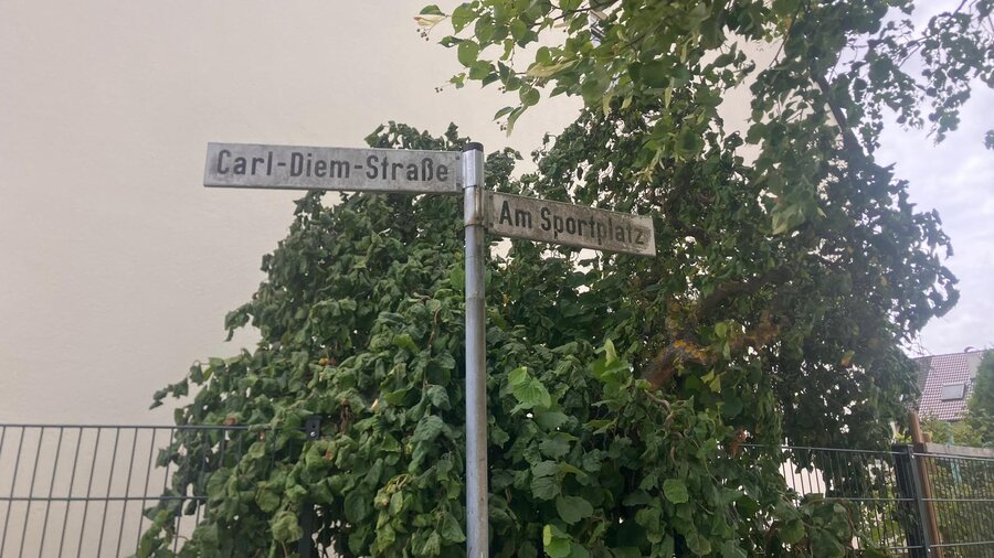Die Carl-Diem-Straße in Zirndorf. 