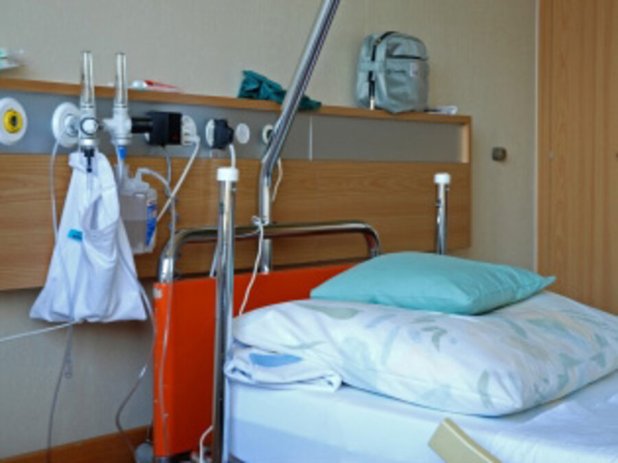 Leeres Krankenhausbett. Foto: Paul Georg Meister/pixelio.de