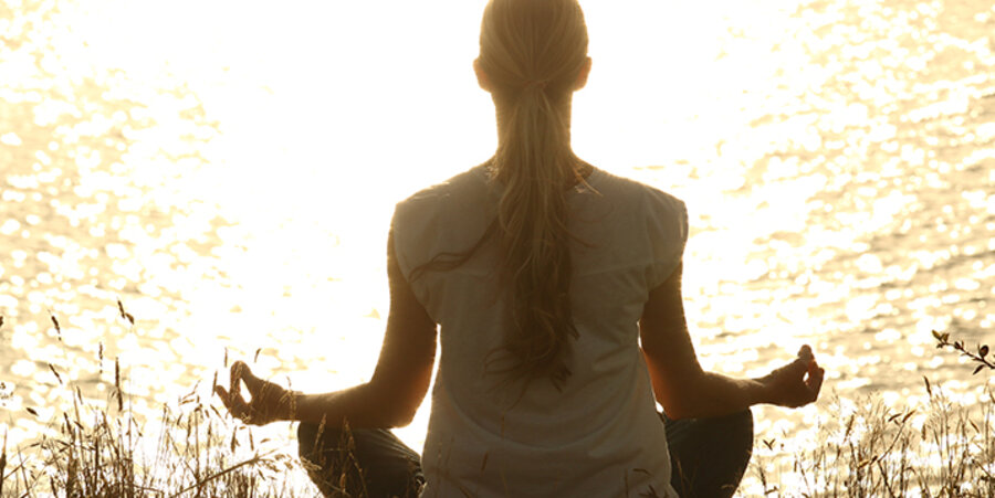 Unübersehbar hätten sich in den christlichen Einkehrhäusern asiatische Versenkungsmethoden wie Yoga, Zen und Achtsamkeitsmeditation ausgebreitet. Foto: pixabay.com