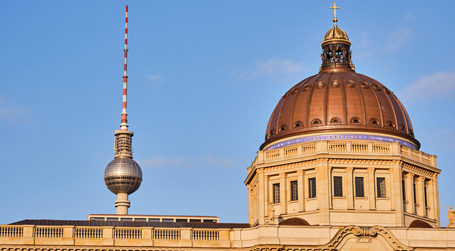 Auf der Kuppel steht: „Es ist in keinem andern Heil, ist auch kein anderer Name den Menschen gegeben, denn in dem Namen Jesu, zur Ehre Gottes des Vaters. Dass in dem Namen Jesu sich beugen sollen aller derer Knie, die im Himmel und auf Erden und unter der Erde sind.“ Foto: Picture Alliance/elxeneize