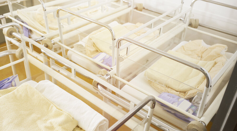 Leihmutterschaft ist besonders für schwule Paare interessant. Symbolfoto: iStock/upixa