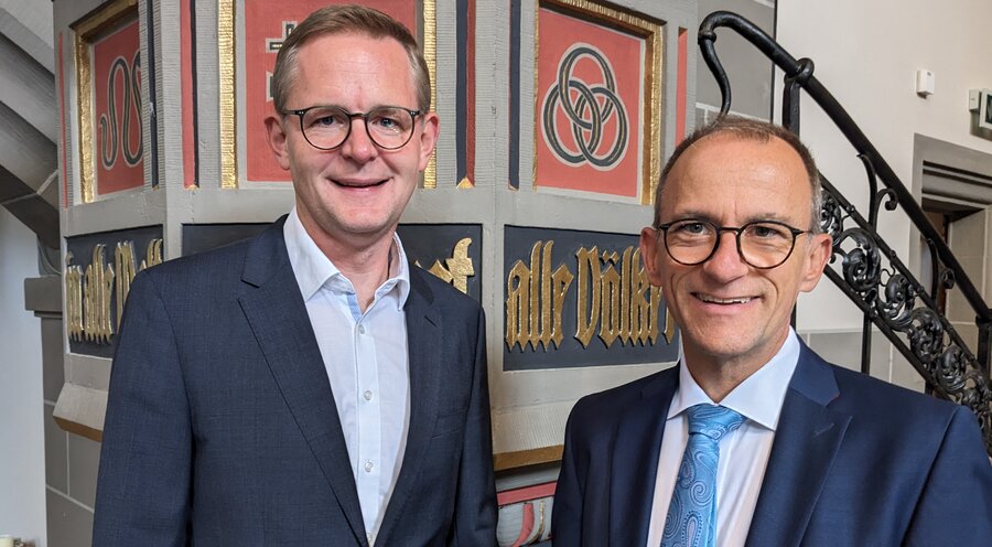 v. l.: Der neue Gnadauer Generalsekretär Jürgen Schmidt  mit Präses Steffen Kern in der Kasseler Christuskirche. Foto Christian Starke
