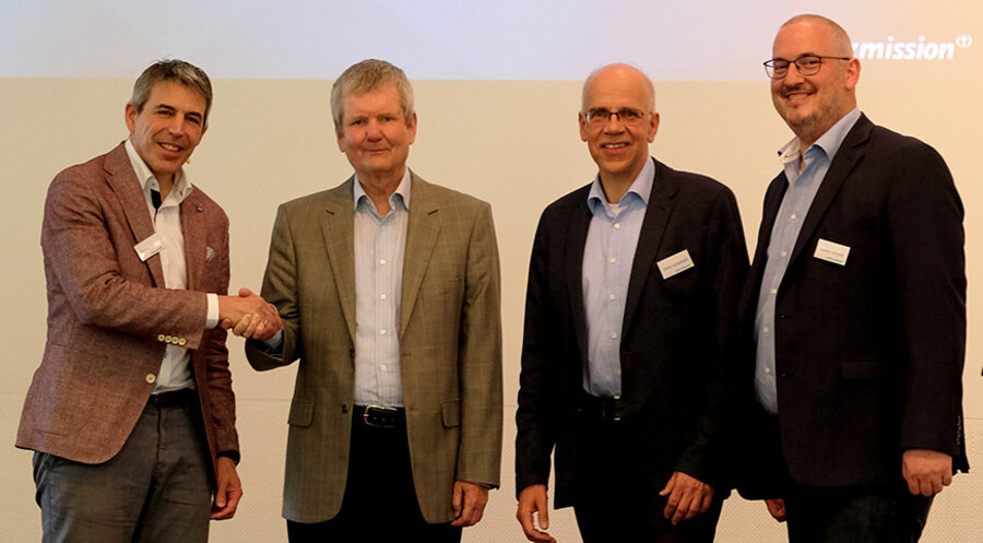 v. l.: Der Missionleiter der Allianz-Mission, Thomas Schech, der ehemalige Vorsitzende der Neukirchener Mission, Hartmut Pöpke, der Vorsitzende des Verwaltungsrat der Allianz-Mission, Dieter Achenbach und der Geschäftsführer der Allianz-Mission,
Jochen Schmidt. Foto: Allianz-Mission