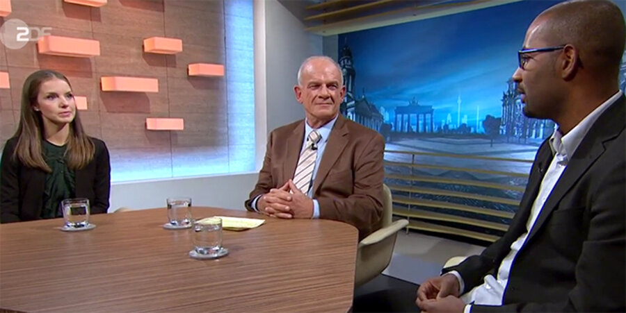 Die Sängerin Florence Joy und der frühere Fußballnationalspieler Cacau sind zu Gast bei Moderator Peter Hahne (Mitte). Screenshot: ZDF