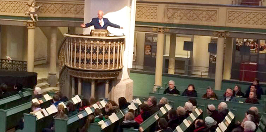 Der Fernsehjournalist Peter Hahne auf der Kanzel in der Stadtkirche von Lutherstadt Wittenberg. Foto: Michael Hobrack