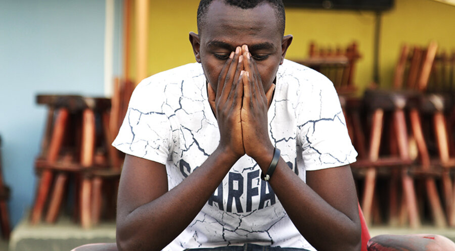 Ein Mann in Uganda betet. Symbolbild: pixabay.de