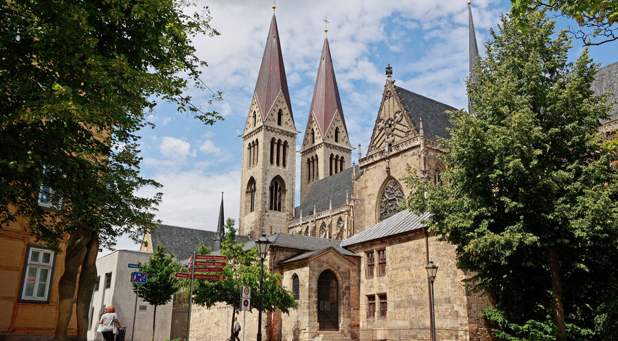 Der Dom St. Stephanus und St. Sixtus gehört zu den schönsten gotischen Kathedralen Deutschlands. Foto: picture alliance/dpa | Matthias Bein