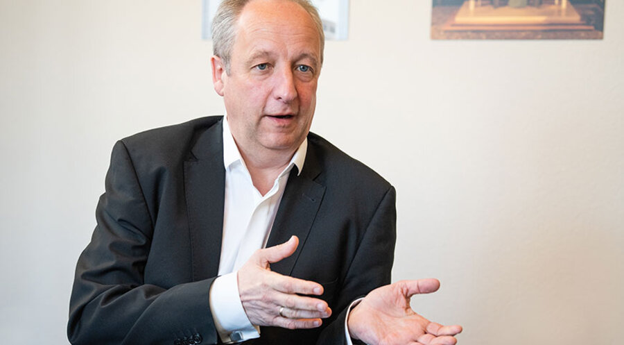 Sieht in der Krankenhausseelsorge „eine enorm missionarische“ Arbeit: Der Bischof der Evangelischen Kirche Berlin-Brandenburg-schlesische Oberlausitz, Christian Stäblein. Foto: IDEA/Markus Pletz 