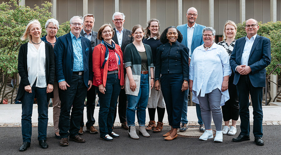 v. l.: Christiane Kaden, Corinna Zeschky, Dr. Michael Rohde, Volker Bohle, Andrea Kallweit-Bensel, Michael Noss, Henrike Ochterbeck, Veronika Richter, Patricia Kabambay-Nkossi, Alexander Rockstroh, Dorothee Oesemann, Natalie Georgi, Eckart Müller-Zitzke. Foto: David Vogt