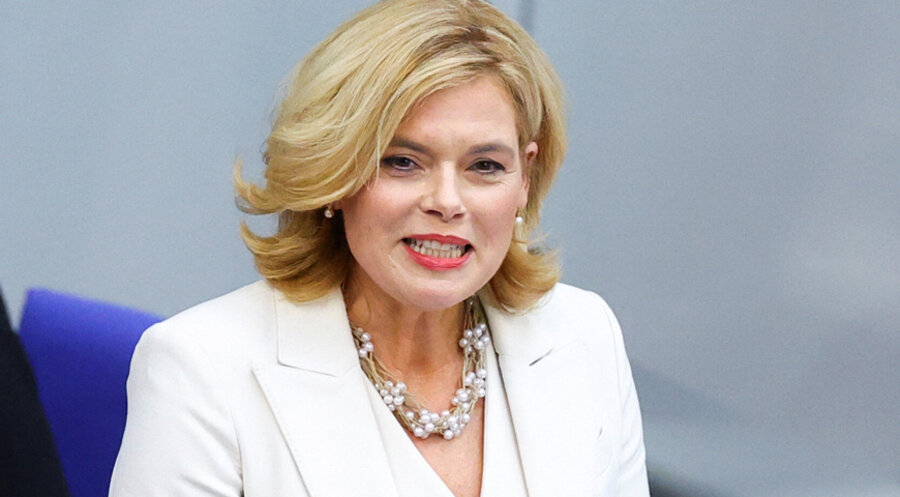 Julia Klöckner bei ihrer ersten Rede als Bundestagspräsidentin. Foto: picture alliance / REUTERS | Lisi Niesner
