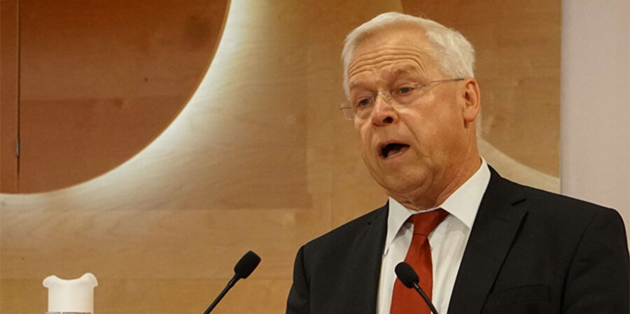 Kirchenrat Klaus Rieth während seinem Bericht über Verfolgungssituationen in unterschiedlichen Ländern. Foto: Achim Schmidt/EMH