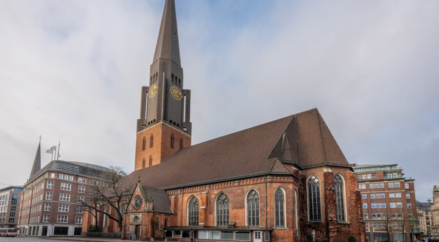 Die Hamburger Hauptkirche St. Jacobi. Foto: iStock/diegograndi