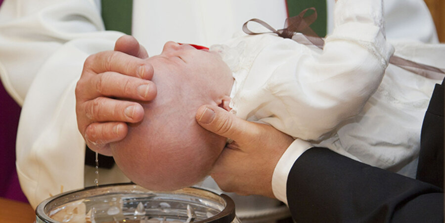 In der Kirche werden Kinder, Jugendliche und auch Erwachsene getauft. Symbolfoto: pixabay.com