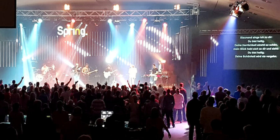 Das GemeindeFerienFestival SPRING ist eine Mischung aus Familienfreizeit, Evangelisation, Glaubensfest und Schulungskongress. Foto: Facebook/SPRING