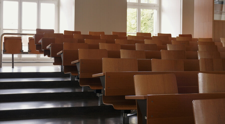 Sinkende Studentenzahlen sind seit Jahren ein Problem für die Theologischen Fakultäten an deutschen Universitäten. Foto: iStock/Lucia Gajdosikova