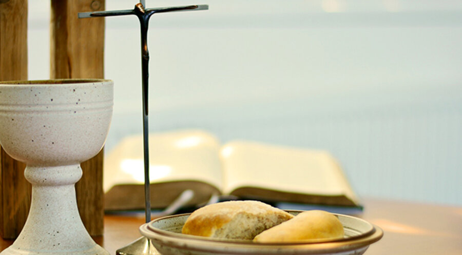 Beim Abendmahl erinnern sich Christen daran, dass Jesus Christus für die Menschen gestorben und auferstanden ist. Symbolfoto: pixabay.com