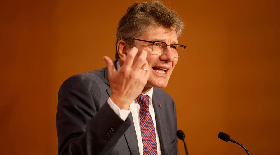 Landesbischof Ernst-Wilhelm Gohl bei seinem Grußwort. Bild: Gottfried Stoppel